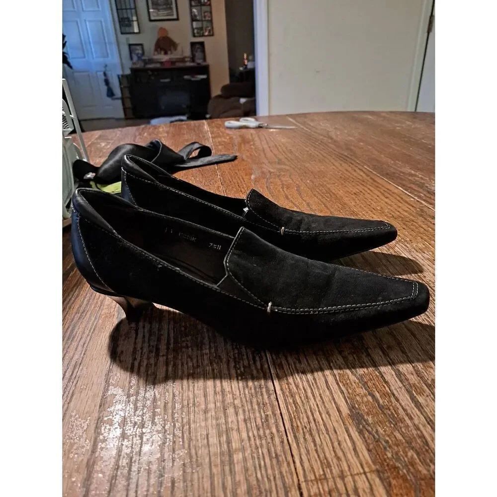 Donald J Pliner Women 7.5 Narrow Merrick Black Suede Square Toe Low Heel Shoes
